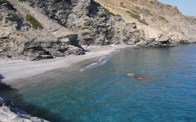 Amrogos, Strand ein Bild von Amorgos mit Blick auf das Meer und einen Strand