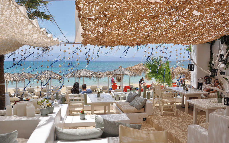 ein Bild von Agia Anna auf Naxos mit Blick auf das Meer