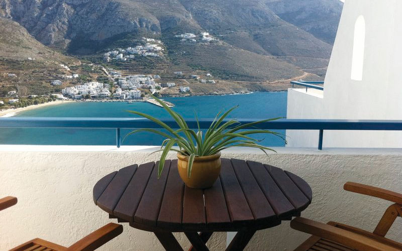 Amorgos, Hotel Aegialis ein Bild von einem Balkon des Hotels Aegialis auf Amorgos mit Blick auf das Meer