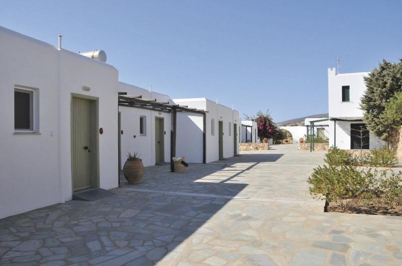 Paros, Paros Land Hotel