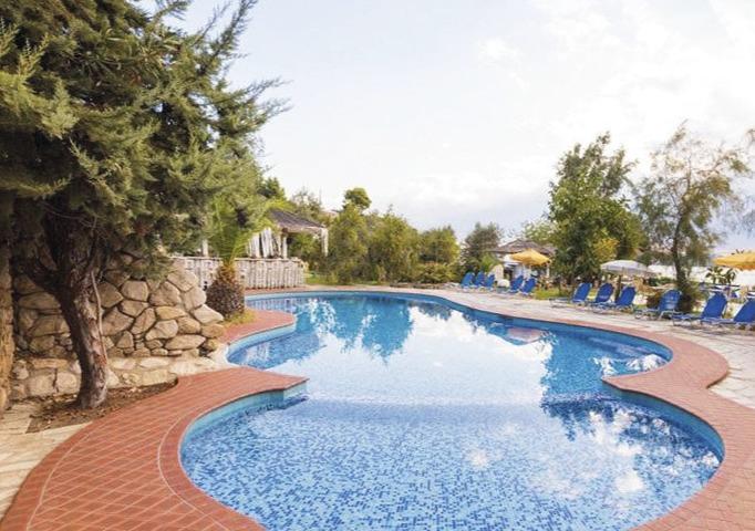 Skiathos,  Vassilias Beach Apartment Complex, Pool