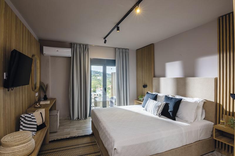 Skiathos, Petra Nera Hotel, Executive mit Pool seitl. Meerblick