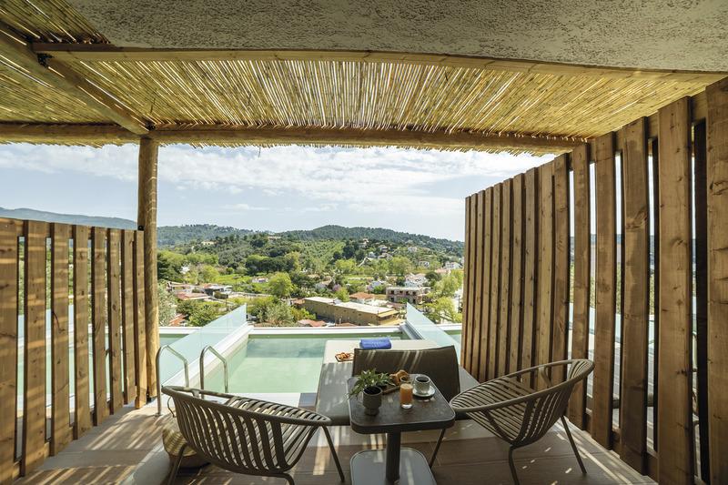 Skiathos, Petra Nera Hotel, Executive mit Pool seitl. Meerblick